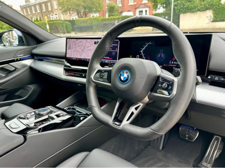 2025 BMW 5-Series - photo 32