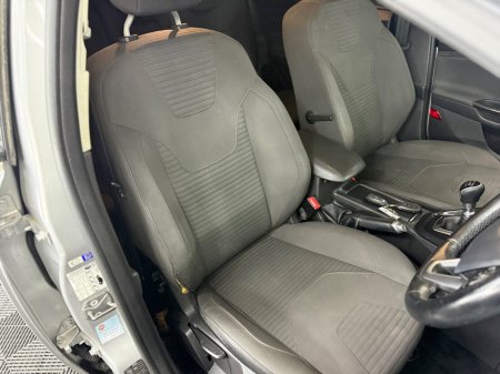 2017 Ford Focus - photo 23