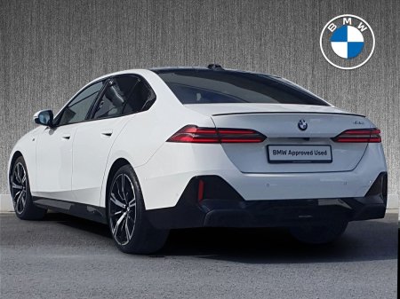 2024 BMW 5-Series - photo 2