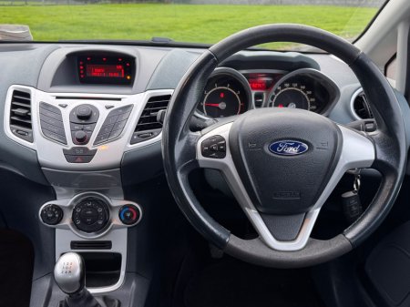 2010 Ford Fiesta - photo 9