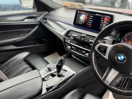 2022 BMW 5-Series - photo 12