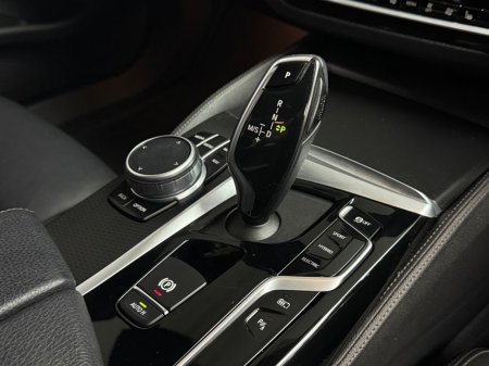 2021 BMW 5-Series - photo 15