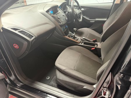 2017 Ford Focus - photo 16