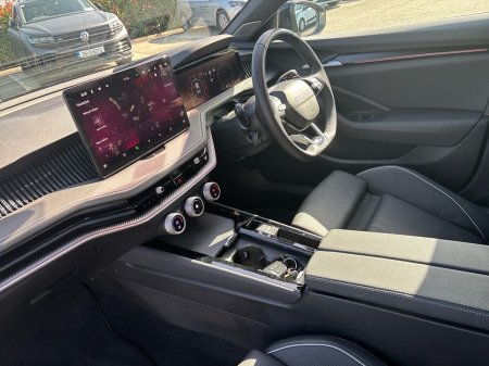 2025 Skoda Superb - photo 2