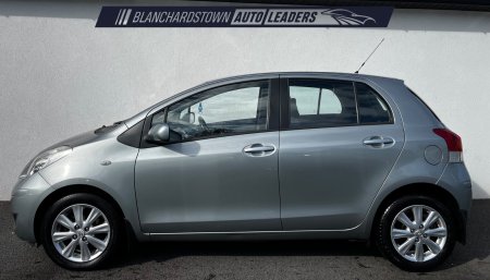 2010 Toyota Yaris - photo 2
