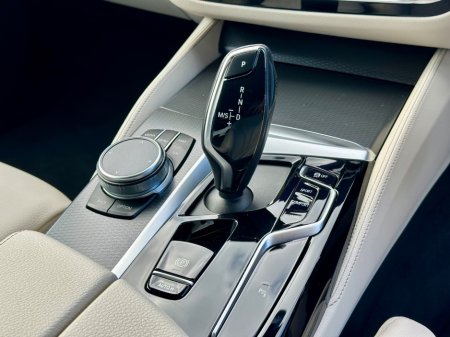 2022 BMW 5-Series - photo 7