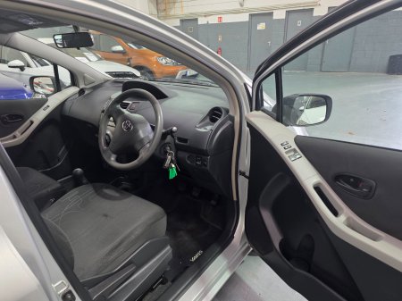 2010 Toyota Yaris - photo 12