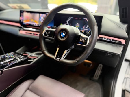 2025 BMW 5-Series - photo 25