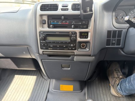 2008 Toyota HiAce - photo 13