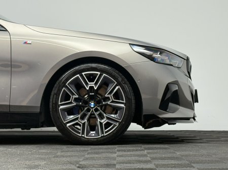 2025 BMW 5-Series - photo 9