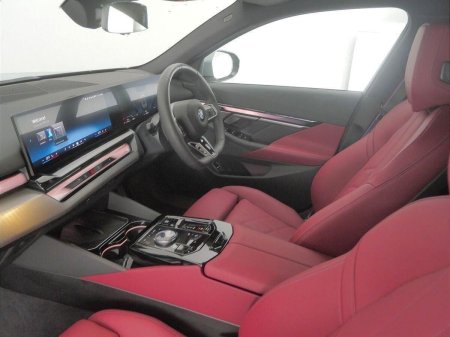 2025 BMW 5-Series - photo 7