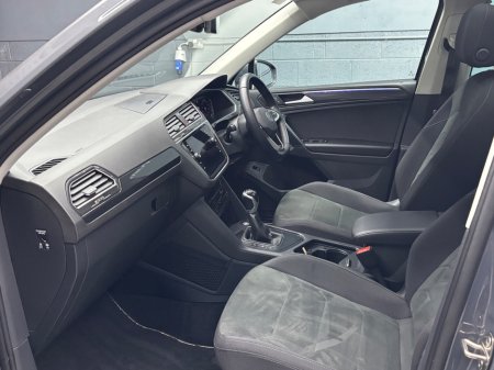 2021 Volkswagen Tiguan - photo 12
