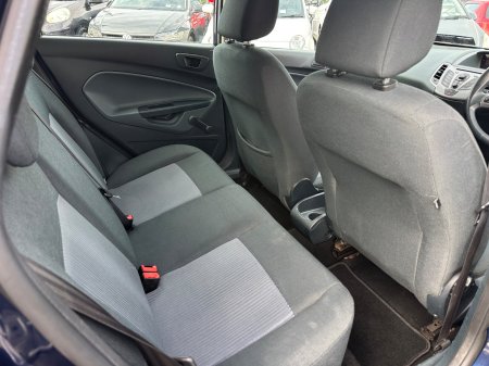 2011 Ford Fiesta - photo 24