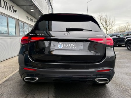 2025 Mercedes-Benz GLC - photo 17