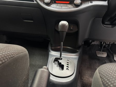 2019 Toyota Vitz - photo 15
