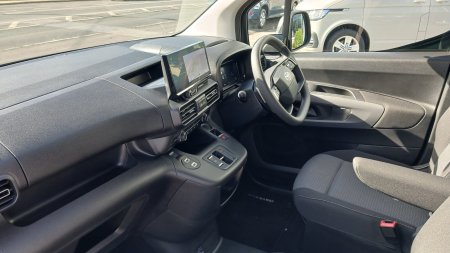 2025 Toyota Proace - photo 5