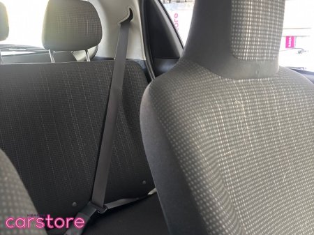 2019 Toyota Vitz - photo 22