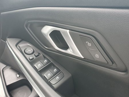 2025 BMW 3-Series - photo 23