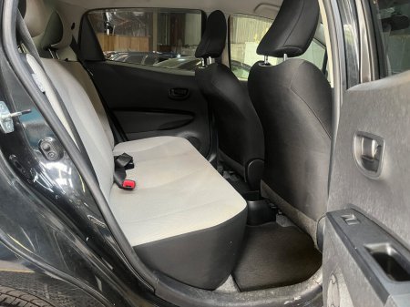 2012 Toyota Vitz - photo 10