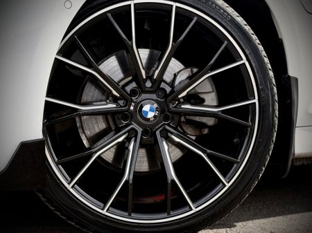 2025 BMW 3-Series - photo 25