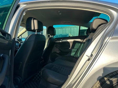 2018 Volkswagen Passat - photo 14
