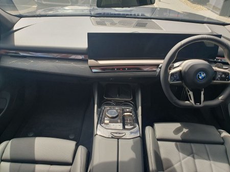 2026 BMW 5-Series - photo 3