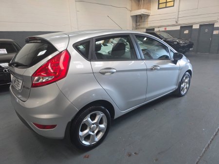 2011 Ford Fiesta - photo 6