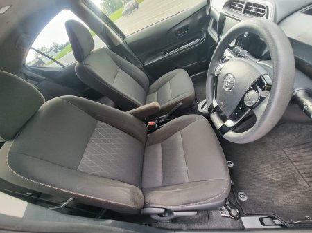 2020 Toyota Aqua - photo 27