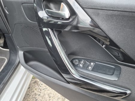 2016 Peugeot 208 - photo 15