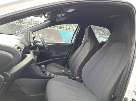 2021 Toyota Yaris - photo 24
