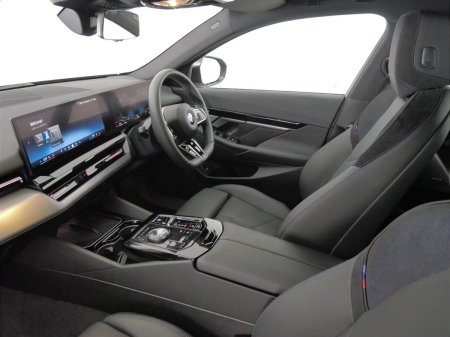 2024 BMW 5-Series - photo 7