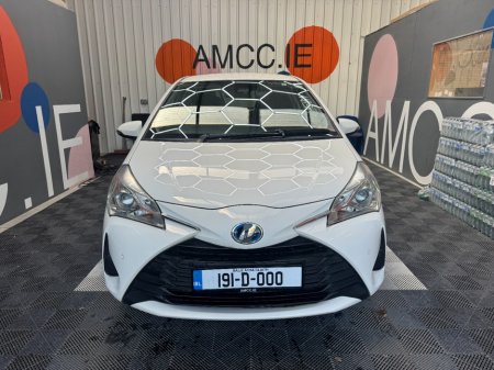 2019 Toyota Vitz - photo 2