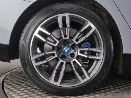 2024 BMW 5-Series - photo 14
