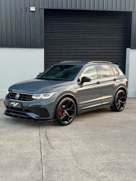2023 Volkswagen Tiguan - photo 2