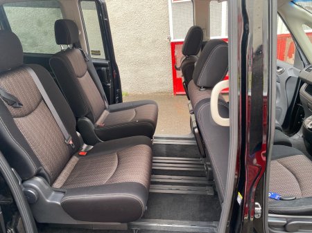 2014 Nissan Serena - photo 23