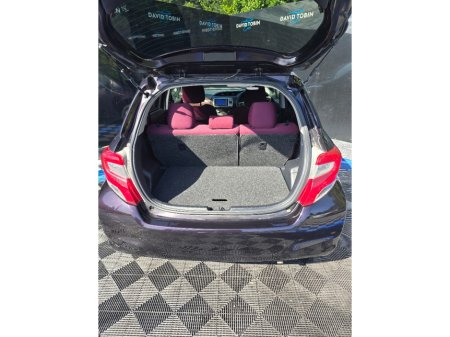 2015 Toyota Vitz - photo 16