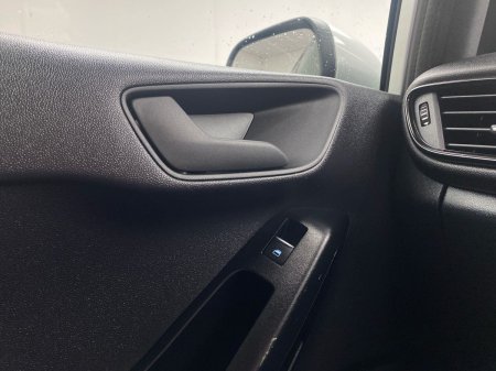 2020 Ford Fiesta - photo 11