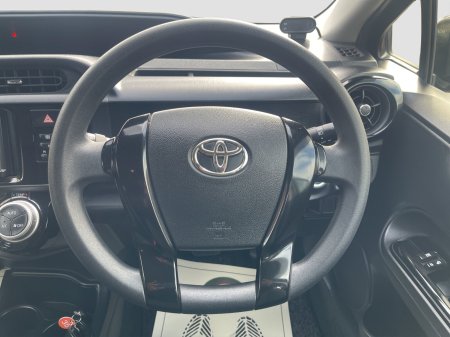 2016 Toyota Aqua - photo 15