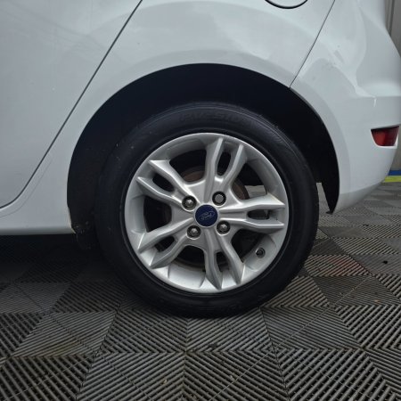 2016 Ford Fiesta - photo 9
