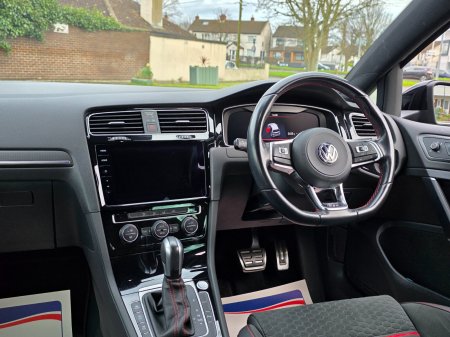 2020 Volkswagen Golf - photo 24