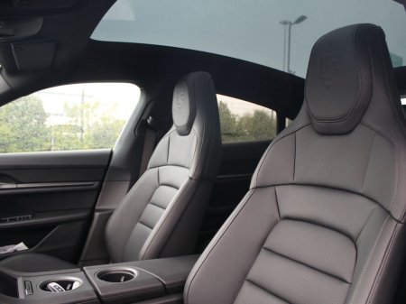 2026 Porsche Taycan - photo 5