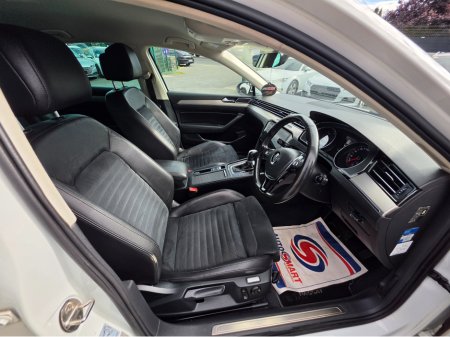 2018 Volkswagen Passat - photo 2