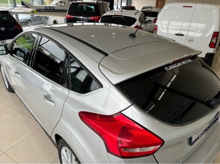 2016 Ford Focus - photo 14