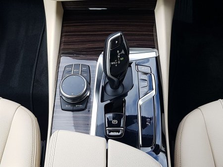 2023 BMW 5-Series - photo 10