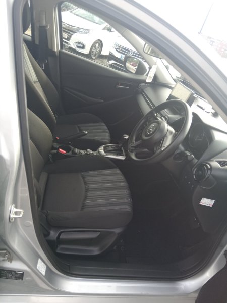 2017 Mazda Demio - photo 11