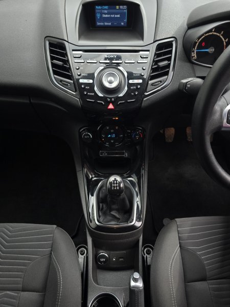 2015 Ford Fiesta - photo 12