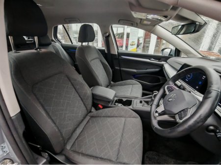 2024 Volkswagen Golf - photo 8
