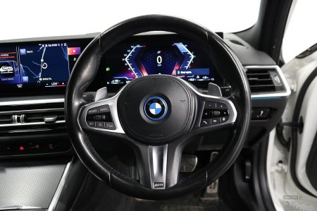 2023 BMW 3-Series - photo 18