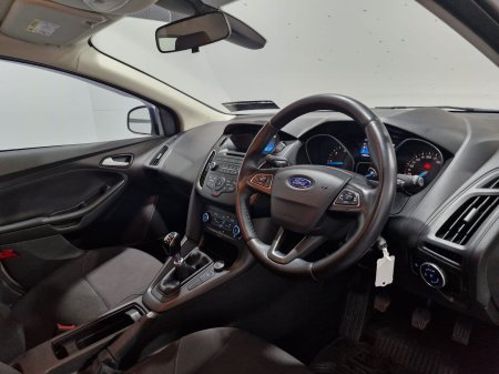 2017 Ford Focus - photo 28