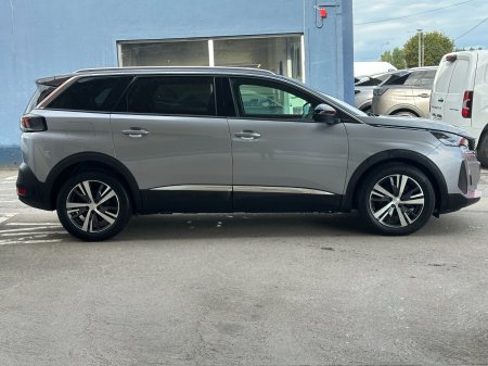 2025 Peugeot 5008 - photo 2